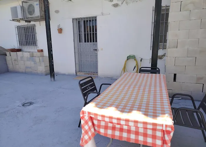 Con Patio בית נופש חרז